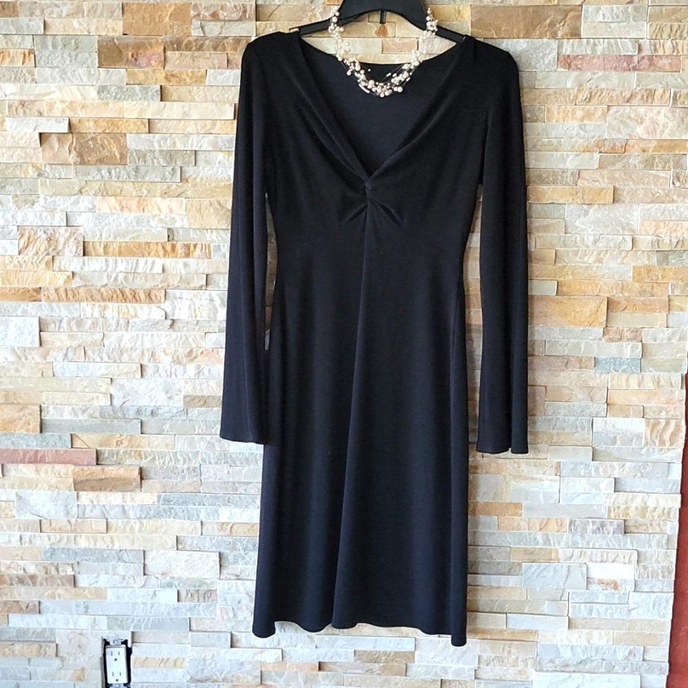 Laundry by Shelli Segal elegant classy dress
